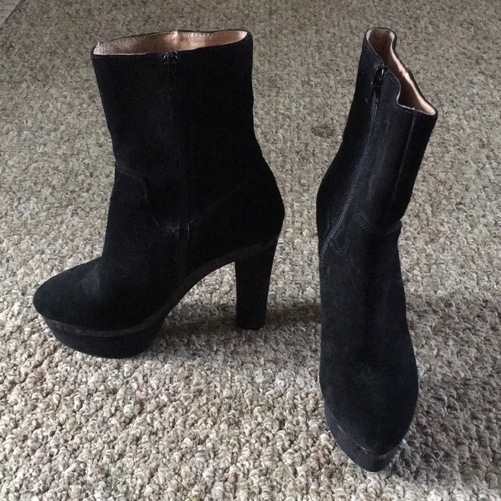 Suede Black high heeled boots